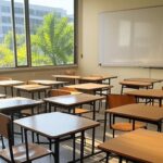 Sala de aula vazia em universidade brasileira representando processo seletivo do Sisu e Enem.