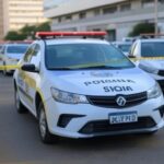 Viaturas da polícia em operação de prisão por homicídio no Buraco do Rato, Brasília.