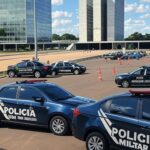 Viaturas da Polícia Militar do DF na Praça dos Três Poderes, em esquema de segurança para manifestações.