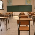 Sala de aula vazia em universidade brasileira, representando edital da Capes com bolsas para o programa Pé-de-Meia Licenciaturas.