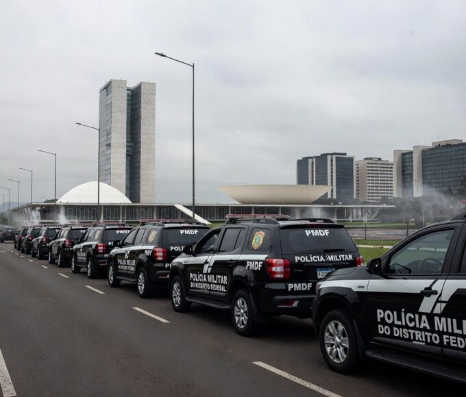 Viatura da Polícia Militar em intervenção no DF com spray de pimenta na Esplanada dos Ministérios.