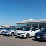 Concessionária de veículos em Brasília com carros novos, representando alta de 53% em financiamentos no Distrito Federal em 2024.