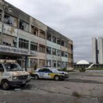 Hospital público deteriorado em Brasília, simbolizando colapso na saúde do Distrito Federal.