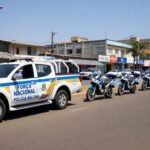 Viaturas da PMDF em operação de segurança em rua de Taguatinga, celebrando aniversário local.