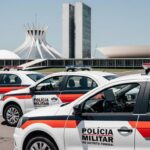 Sala de controle da PMDF com equipamentos de comunicação para emergências, inspirados em missão técnica nos EUA.