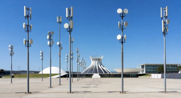 Antena de Wi-Fi na Esplanada dos Ministérios em Brasília, representando expansão do Wi-Fi Social DF para 2026.