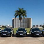 Mesa com decreto de promoções na PMDF e CBMDF no Palácio do Buriti, Brasília.