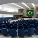 Plenário vazio da Câmara do DF simbolizando homenagem à Comitiva dos Traiados sem medidas concretas