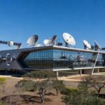 Centro de inovação aeroespacial da UnB em Brasília com arquitetura moderna