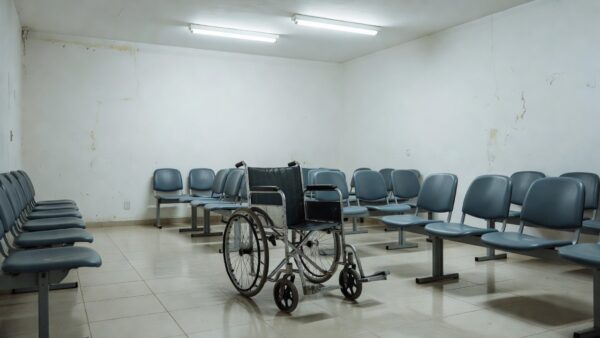 Sala de espera vazia em UPA do Distrito Federal