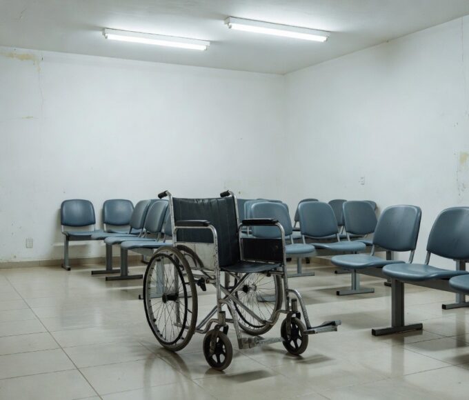 Sala de espera vazia em UPA do Distrito Federal
