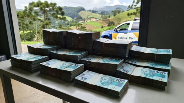 Polícia Civil apreende R$ 100 mil em Nova Trento durante investigação de furto