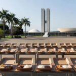 Cozinha solidária com panelas de comida no DF em meio à fome