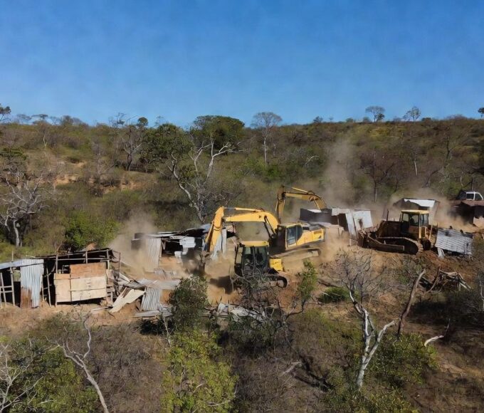 No total, foram retiradas 146 estruturas precárias de madeira e lona. Foto: Divulgação/DF Legal
