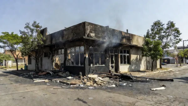 Comércio incendiado em Planaltina após crime de incêndio criminoso
