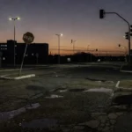Corredor vazio de hospital no DF sobre violência contra profissionais de saúde
