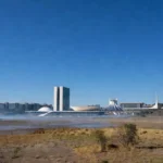 Foto: jornal de Brasília – Temômetros do Setor de Rádio e TV, na Asa Sul, chegaram a marcar 45°C nesta segunda