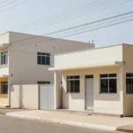 Torres de transmissão de energia em Brasília sob céu escuro representando quedas de energia da Neoenergia no DF